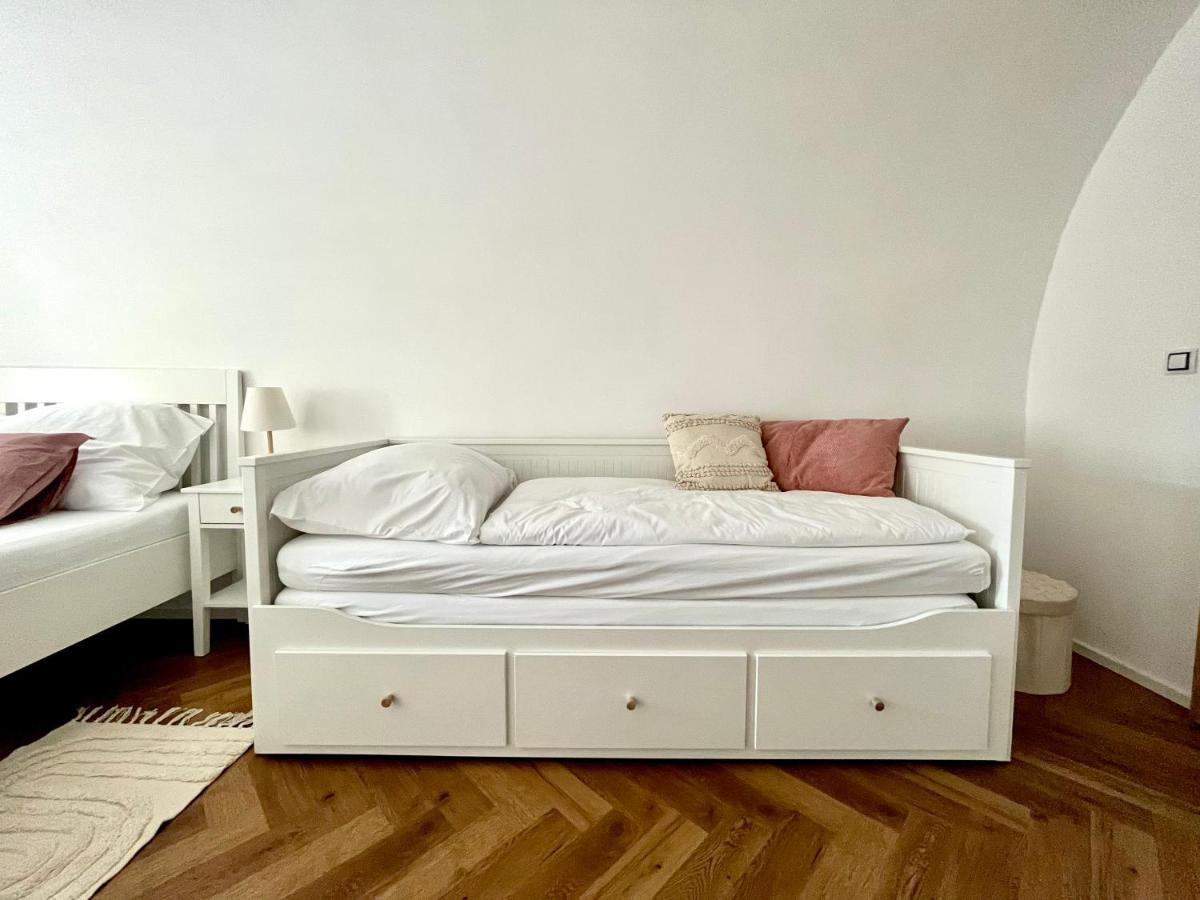 Apartman Elen Нове-Мєсто-над-Метуї Екстер'єр фото
