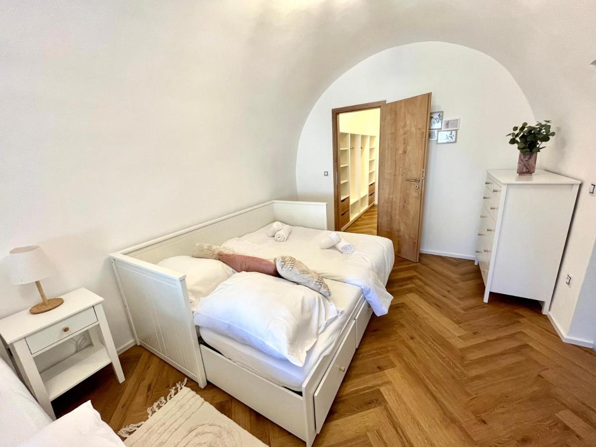 Apartman Elen Нове-Мєсто-над-Метуї Екстер'єр фото